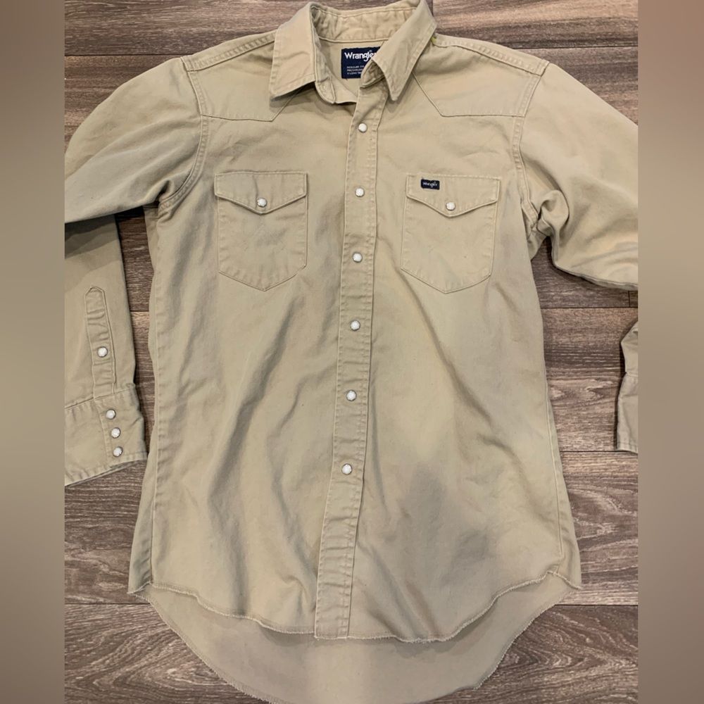 Wrangler Men’s khaki shirt.  Size: 16. / 33.  Pearl snap buttons.